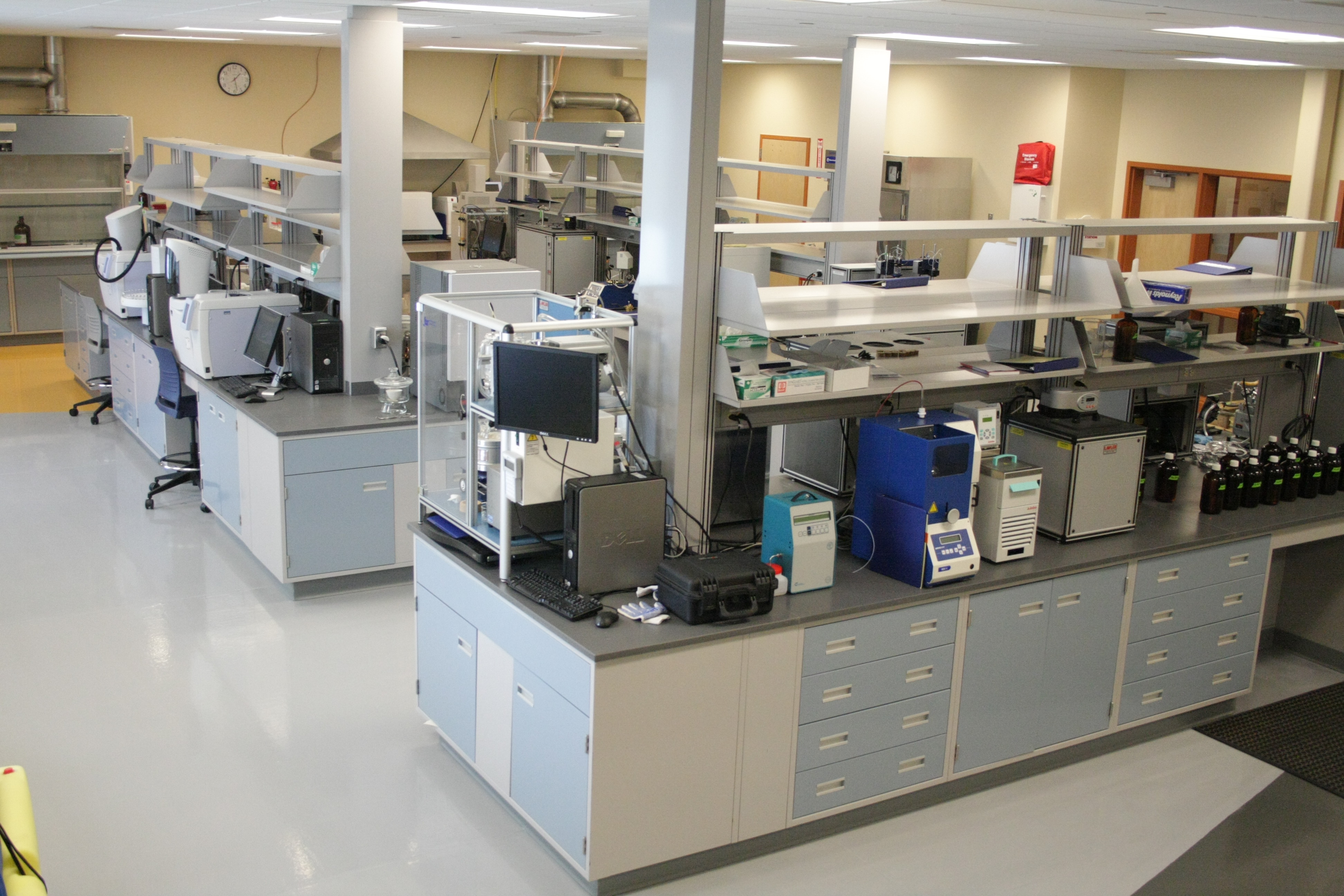 Obr. 3 Pohľad do vnútra jedného z laboratórií ICCC